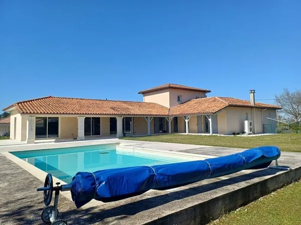Campagne, proximité d'Aubeterre sur Dronne. plain pied