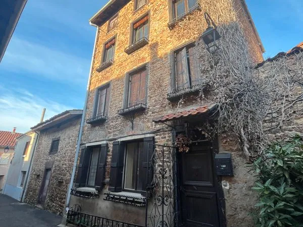 Maison de village -Néronde - 119 m² habitables avec dépendance et terrain