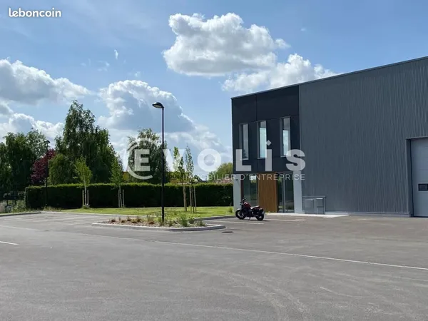 Local d'activité 670 m²