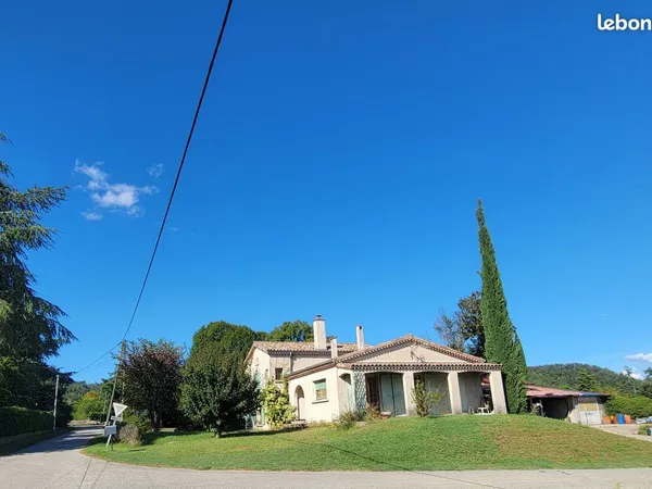 58 m2 / au pied des collines / sud