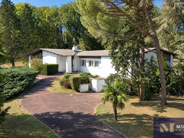 SPLENDIDE MAISON D'ARCHITECTE DANS UN ECRIN DE VERDURE