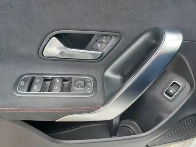 Mercedes Classe A 250 e amg line — photo 19