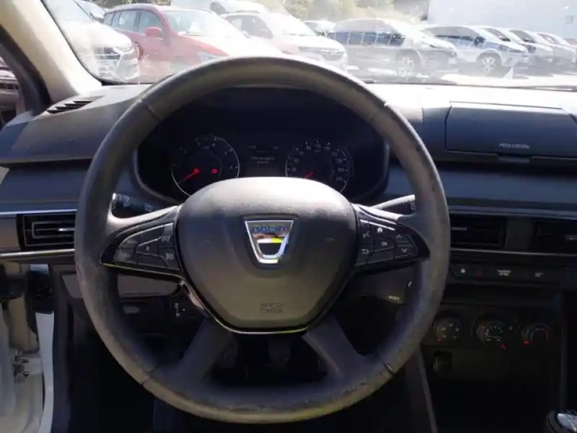 Dacia Sandero sce 65 — photo 11