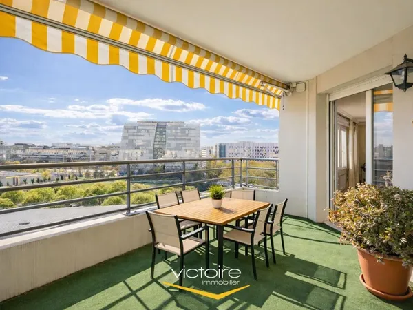 Grand et lumineux T5 de 124.38m² avec 2 extérieurs - Dernier étage et vue Fourvière et le parc Mande