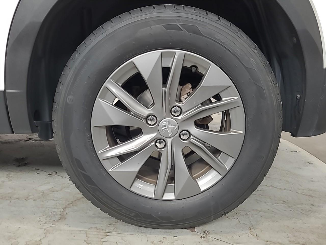 Peugeot 2008 puretech 130 s&s eat8 style — photo 16