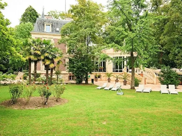 Local 20 pièces 1700 m²