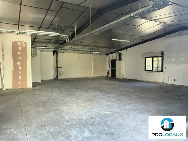 Local d'activité 154 m²