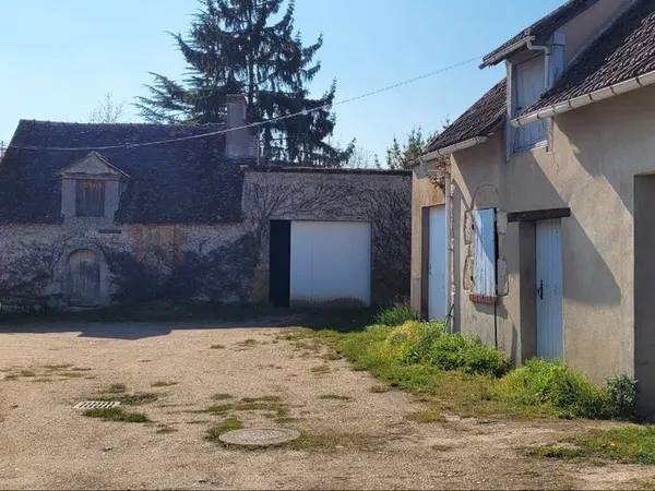 Maison 115 m2 et bâtiments annexes, 2500 m2 terrain