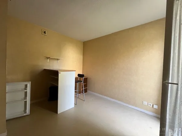 POITIERS, RUE DE LA PLAINE, STUDIO AVEC PARKING