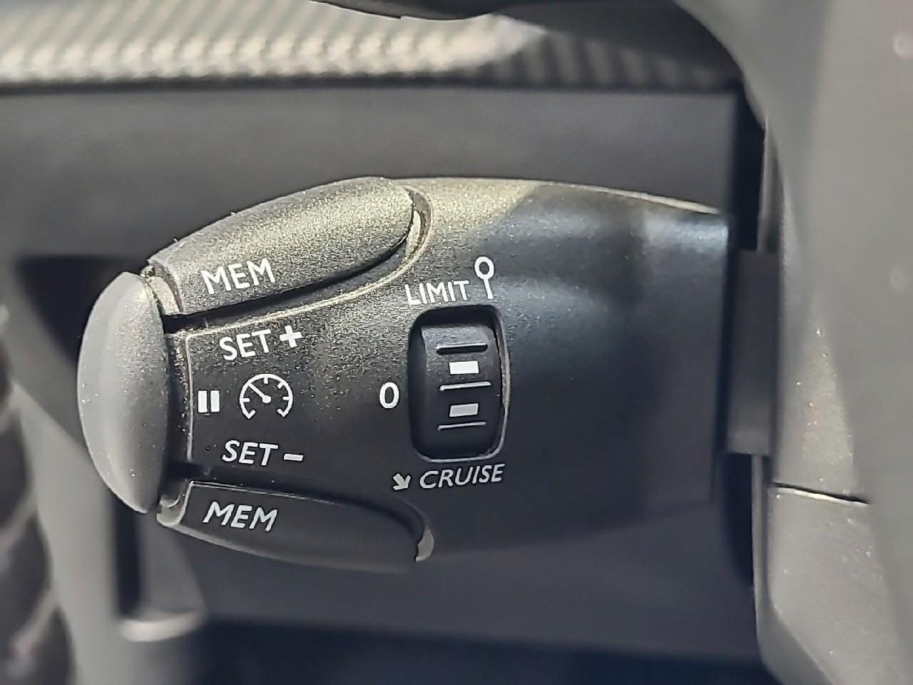 Peugeot 2008 puretech 130 s&s eat8 style — photo 24