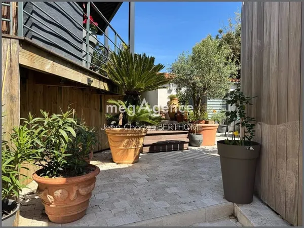 Coup de coeur assuré pour cette propriété chargée d'histoire de 160m2 habitable, dans un cadre de ve