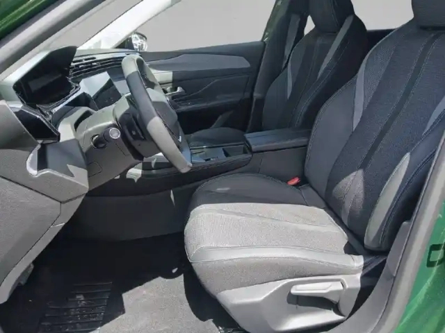 Peugeot 308 phev 180 e-eat8 — photo 11