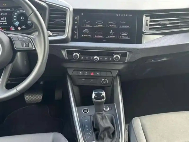 Audi A1 25 tfsi 95 ch s tronic 7 design — photo 10