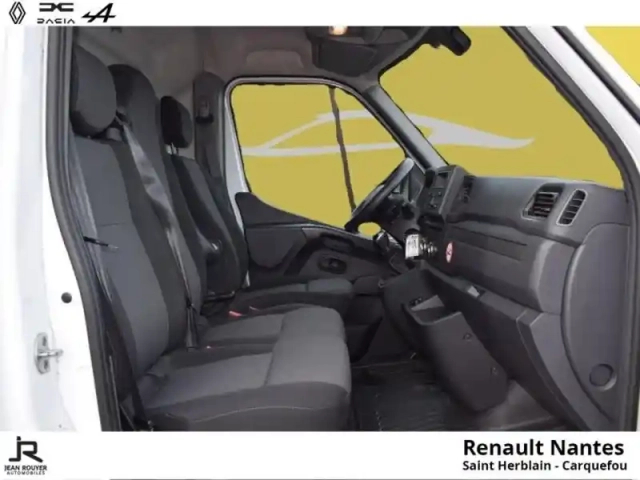 Renault Master fg f3500 l2h2 2.3 blue dci 135ch confort - 20490? ht — photo 12