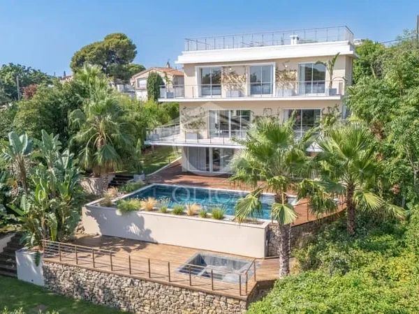 VILLA CONTEMPORAINE RÉNOVÉE AVEC VUE MER PANORAMIQUE - CAP D'ANTIBES