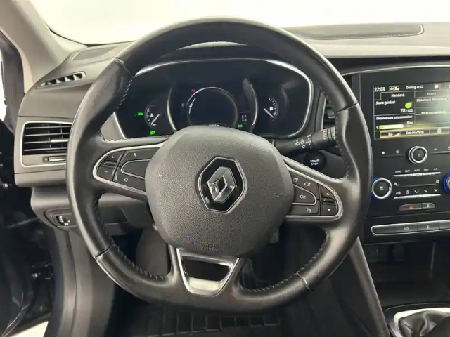 Renault Megane mégane iv berline blue dci 115 — photo 24