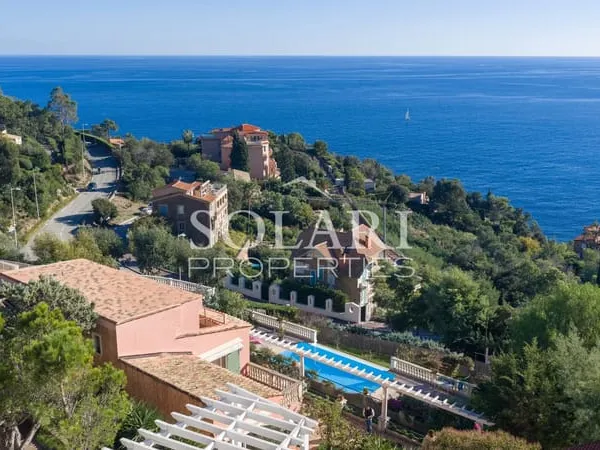 Villa avec piscine à débordement et vue mer panoramique à Théoule