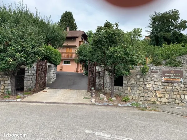 Loue meublé au rez de chaussée d'une maison à Voglans
