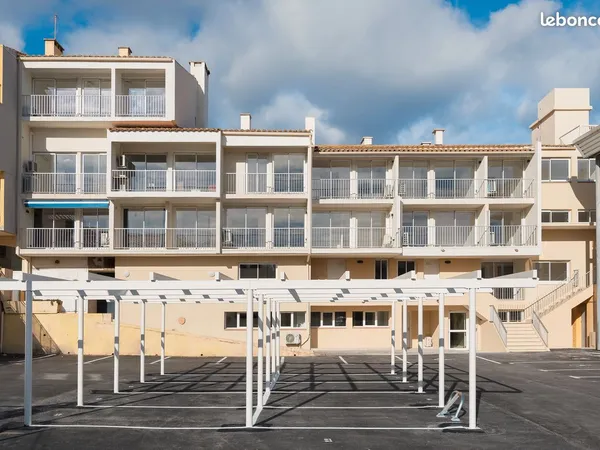 Duplex 3 pièces rénové avec piscine en bord de mer - 199 000