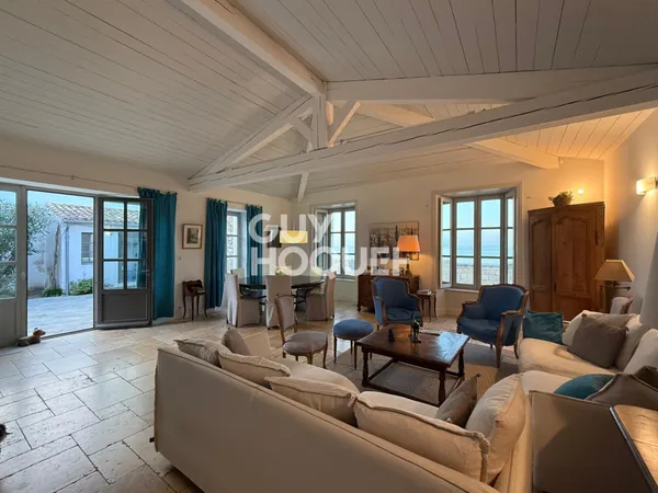 Maison à vendre de 15 pièces de 374 m²