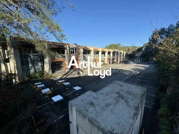 Local d'activité 1500 m²