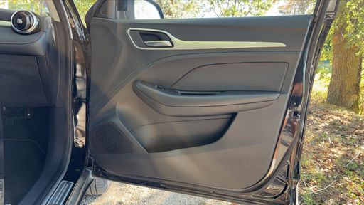 MG ZS 1.0 T-GDi 111 2WD BVA - Luxury – 2022 – 21393 km – Essence – Boîte Automatique — photo 33