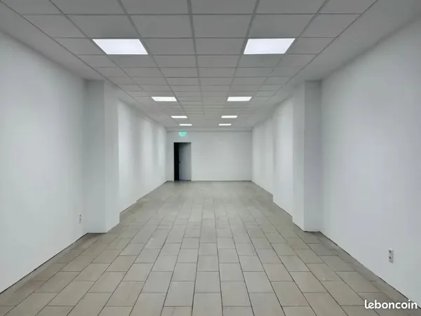 Local commercial 133 m² LES MUREAUX