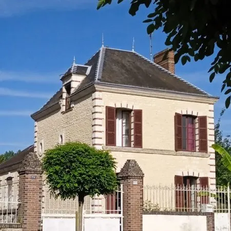 Bâtisse atypique Art nouveau 161 m2 sur 1270 m2 de terrain
