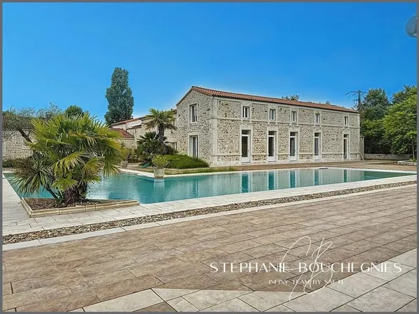 Propriété de caratère - 480m2 - Chaillevette 17890