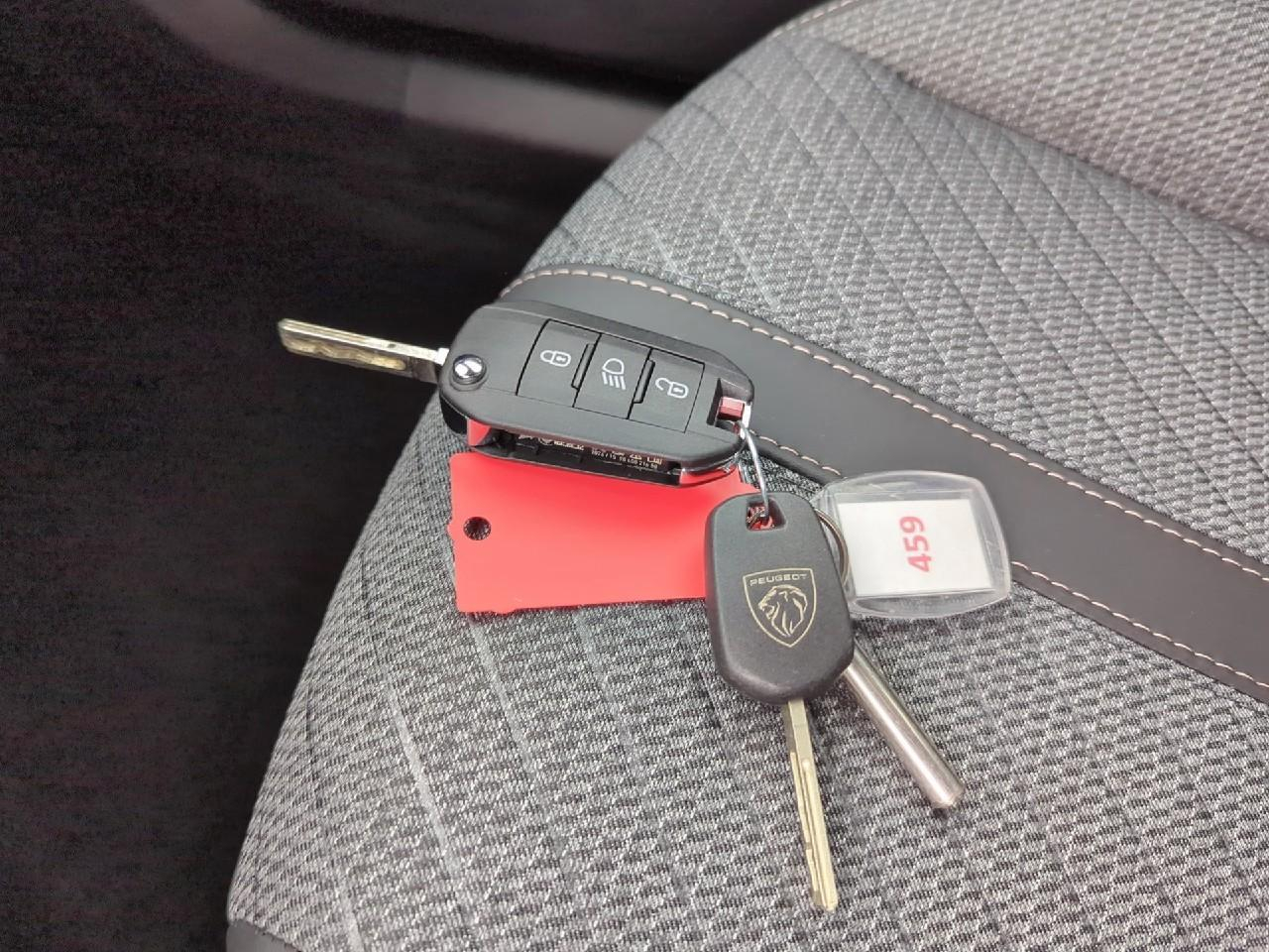 Peugeot 2008 hybrid 110 e-dcs6 allure — photo 20