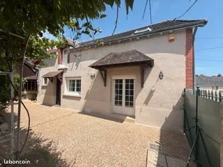 MAISON DE CHARME 119 m² HABITABLES - POTENTIEL 144 m² - COUR - DÉPENDANCE - CENTRE VINEUIL