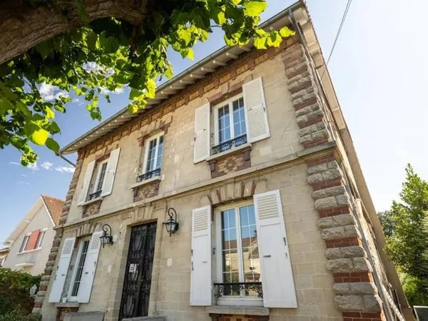 Maison 7 pièces 250 m²