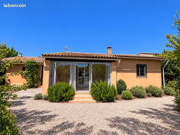 L'ISLE-SUR-LA-SORGUE - Villa de plain-pied avec jardin clos de 664 m² et garage