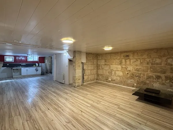 Rue de Bègles : Appartement T3 en duplex avec cour privative