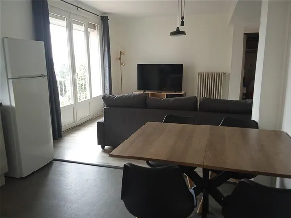 Appartement - 1er étage - 73 m2 - 4 pièces - Meublé