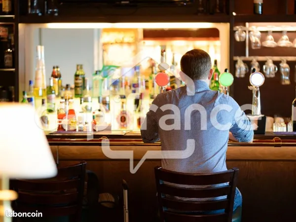 Fonds de commerce bar 100 m²