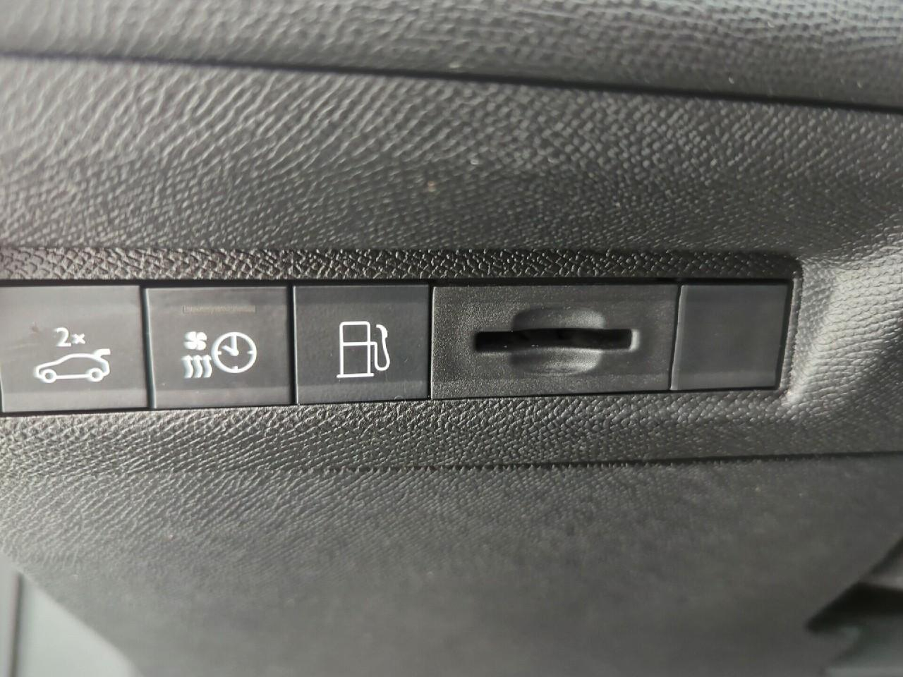 Peugeot 408 phev 225 e-eat8 gt — photo 22