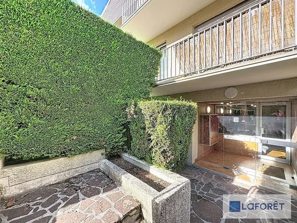 Appartement studio - parking balcon - cave