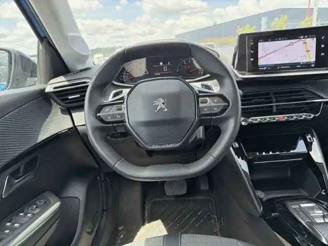 Peugeot 208 puretech 100 s&amp;s eat8 — photo 9
