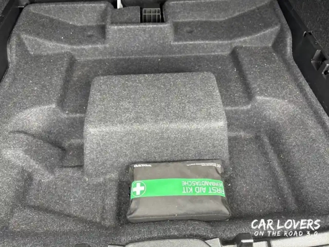 Volvo Xc40 t4 recharge 129+82 ch dct7 — photo 24