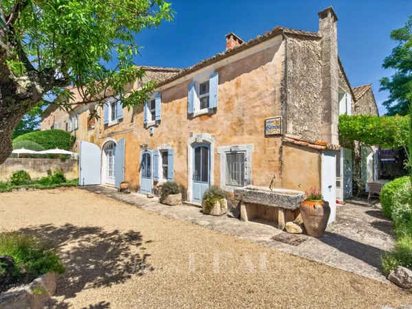 Le Paradou - Mas de village du XVIIIe siècle
