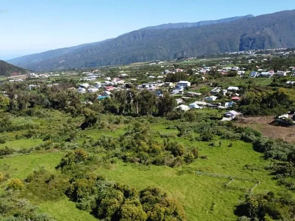 Opportunité Rare : Grand Terrain constructible de 9 377 m² ? La Plaine des Cafres