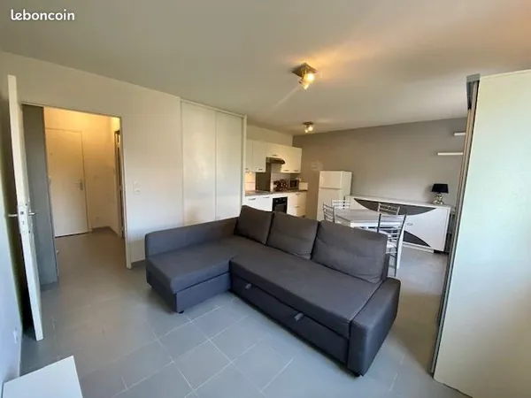 Location Grand Studio 32m2 meublé - Aix en Provence - Luynes (parking devant résidence)