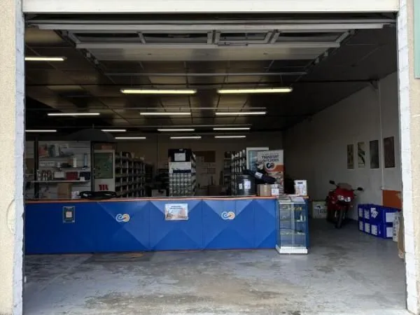 Local commercial 965 m²