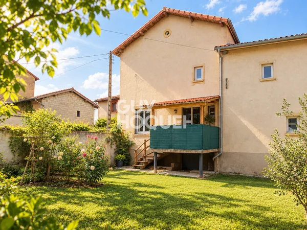 Charmante maison de village avec jardin à Sail-sous-Couzan