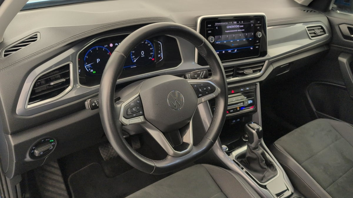 Volkswagen T-Roc — photo 22