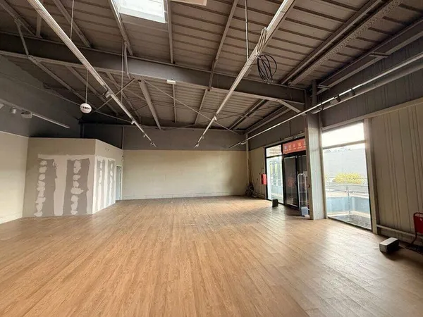 Local commercial 476 m²