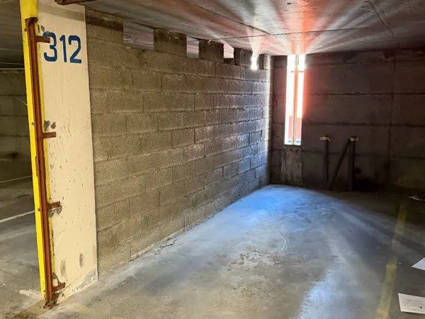 Box hyper centre sécurisé en sous sol fermé