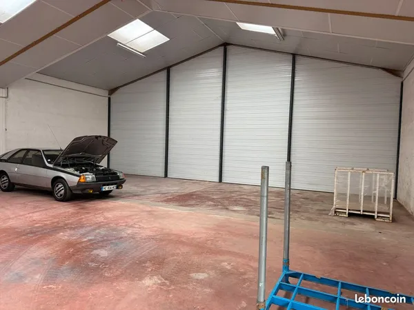 Local d'activités / Entrepôt + Bureaux 300 m² - Terrain 1 970 m² - Amplepuis / St-Jean-la-Bussière