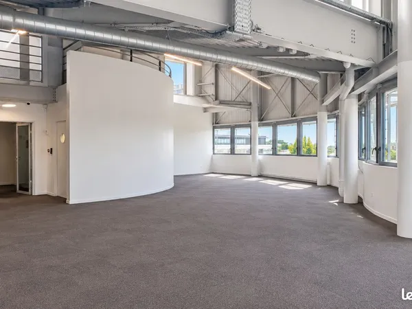 Bureaux 895 m² Le Mans